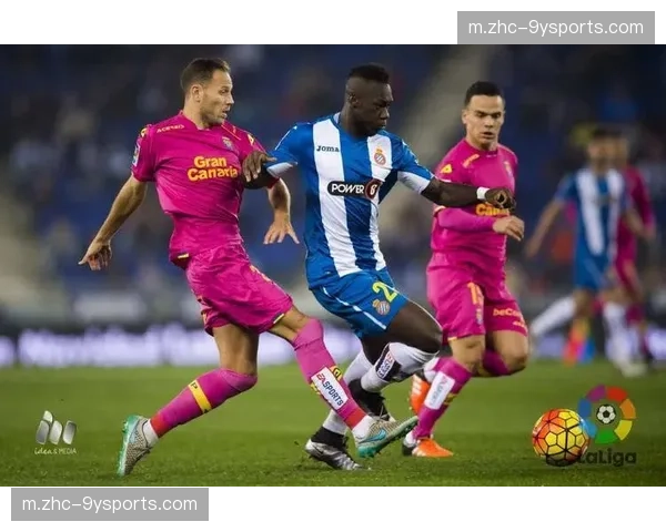 哈维洛佩斯冲突染黄,奥维耶多后卫情绪管理存在明显问题 哈维洛佩斯冲突染黄,奥维耶多后卫情绪管理存在明显问题